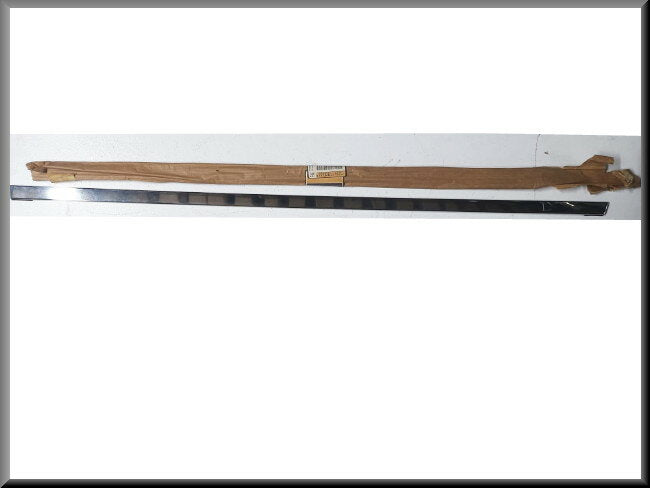 Baguette de porte arrière droite – Renault 30 – OEM 7700611417 – NOS