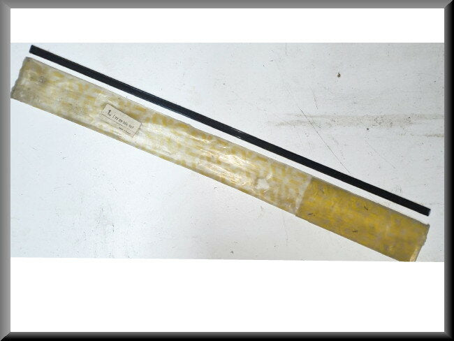 Moulure décorative arrière gauche – Renault 6 (1181) – OEM 7700566967 – NOS