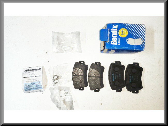 Brake pad set – Renault 20 TS - Renault Trafic – OEM 7701202709 – NOS