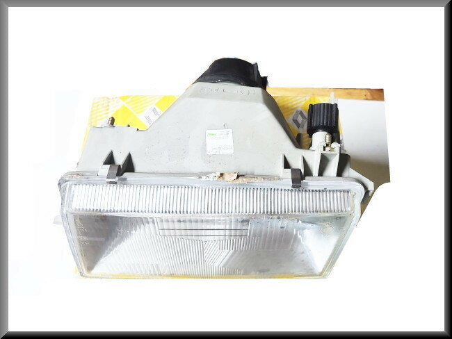 Headlight left H4 – Renault 9 - Renault 11 – OEM 7701032933 – NOS
