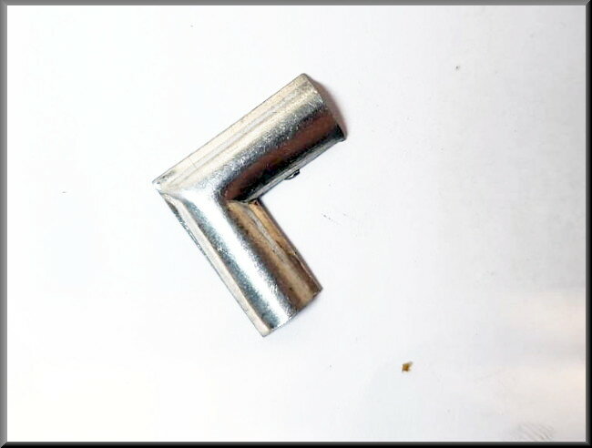 Achterruit chroomstrip koppelstukje – Renault 12 – OEM 7700537584 / 7700510159