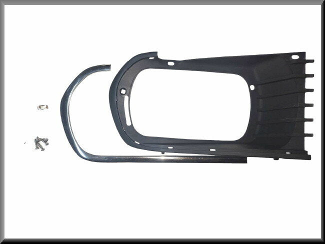 Grille côté droit avec cerclage chromé et kit de fixation – Renault 12 – OEM 7701459892