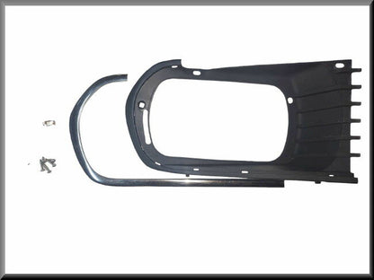 Grille côté droit avec cerclage chromé et kit de fixation – Renault 12 – OEM 7701459892
