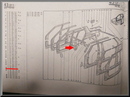 Montant de baie de pare-brise côté droit – Renault 9 - Renault 11 – OEM 7700687152 – NOS