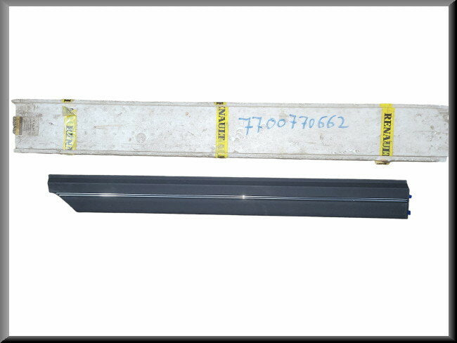 Sierstrip achter rechts  – Renault 21 – OEM 7700770662 – NOS