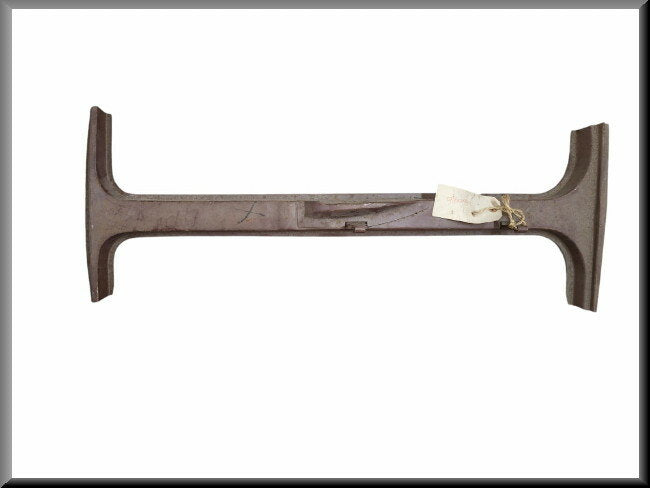 Montant de pare-brise droit – Renault Dauphine – OEM 0990744200 – NOS