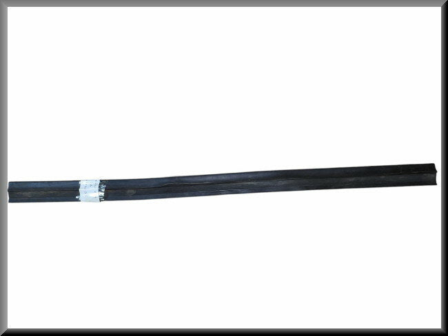 Window rubber left – Renault 5 - Renault Trafic – OEM 7704000628 – NOS