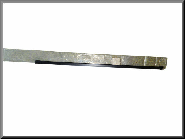 Raamlijst links  – Renault 18 – OEM 7700640066 – NOS