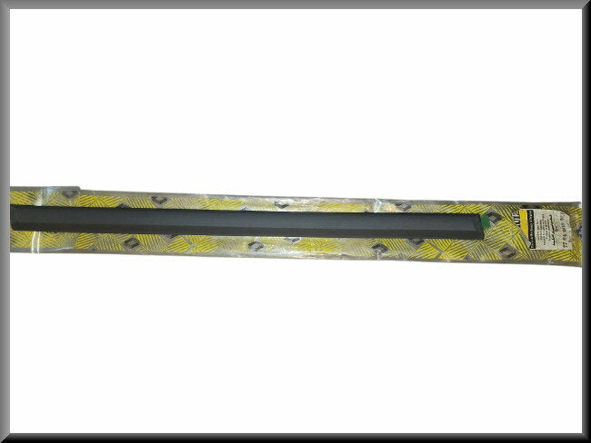 Moulure décorative arrière droite – Renault 9 – OEM 7704000923 – NOS