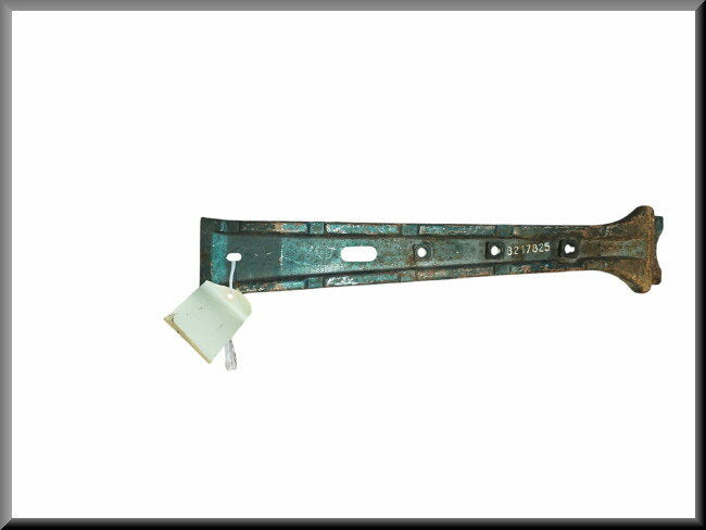 B Stijl deel rechts – Renault 6 – OEM 0821782500