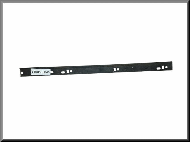 Bovenrand spatbord bevestiging links – Renault 6 – OEM 1100506045 – NOS