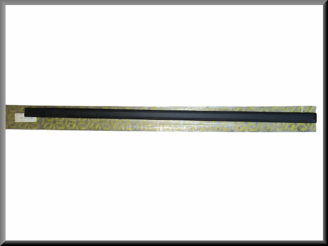 Trim strip rear door right – Renault 18 – OEM 7704000055 – NOS
