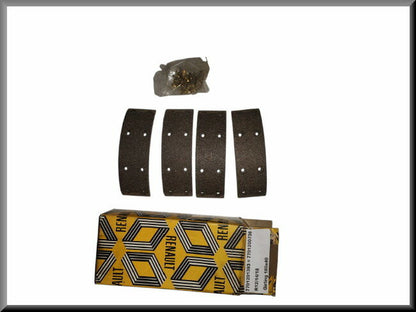 Jeu de mâchoires de frein Girling – Renault 14 - Renault 18 - Renault 12 – OEM 7701202393 / 7701200737 – NOS