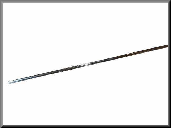 Bande chromée bas de caisse droit – Renault 6 – OEM 0556395400 – NOS