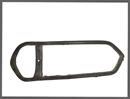 Achterlicht rubber links eerste type.