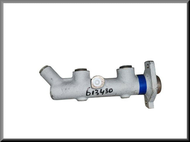 Master brake cylinder Renault 17TS – Renault 12 Gordini – OEM 7701365138 – NOS