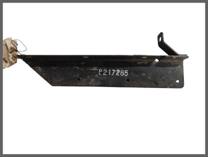 Mudflap mounting bracket, front right – Renault 16 – OEM 0821728500 – NOS
