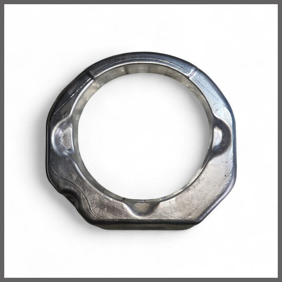 Veerschotel achterzijde aluminium – Renault 12 Gordini – OEM 7700523929 – NOS