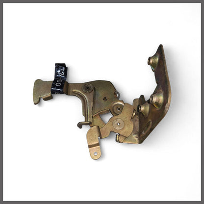 Slot bevestingingsplaat achterzijde links – Renault 16 – OEM 7700538634 – NOS