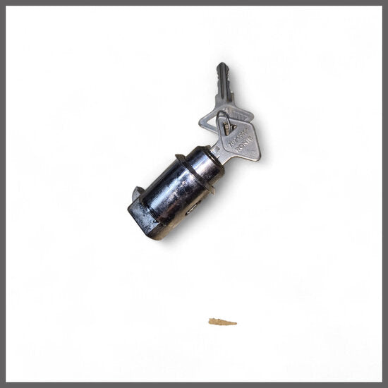 Glove box lock – Renault 16 – Renault Caravelle - Renault Floride - Peugeot 5034 - OEM 7701003899 – NOS