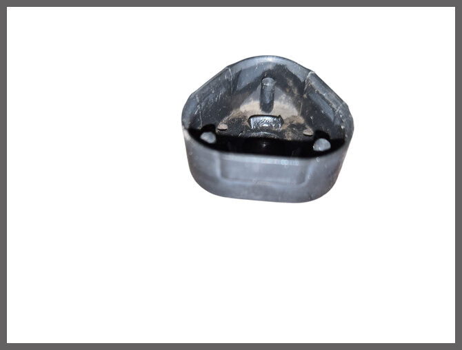 Kapje achterklepslot – Renault 6 – Renault 12 - Renault diverse - OEM 7700500517 – NOS