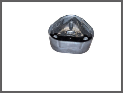 Kapje achterklepslot – Renault 6 – Renault 12 - Renault diverse - OEM 7700500517 – NOS