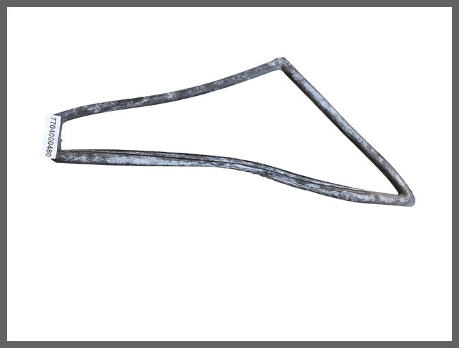 Ruitrubber C stijl ruitje achterzijde links – Renault 20 – Renault 30 - OEM 7704000479 – NOS