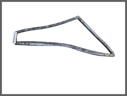 Ruitrubber C stijl ruitje achterzijde links – Renault 20 – Renault 30 - OEM 7704000479 – NOS