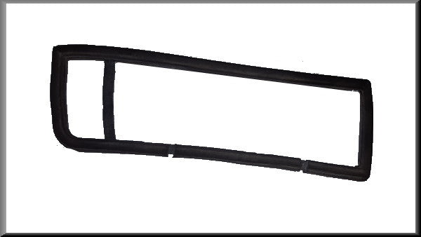 Rear light rubber left – Renault 16 – OEM 7701010114