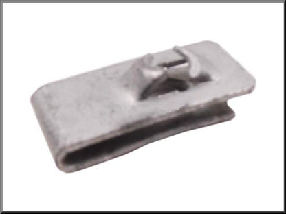 Agrafe de fixation carrosserie – Renault 4 - Renault 16 - Renault 12 – OEM 7703046012 / 7703493039