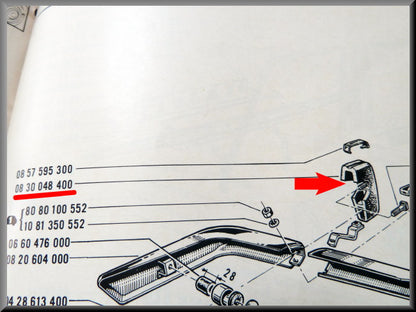 Bumperbuffer achter rechts (met opening voor de sierstrip) – Renault 16 L, TS (eerste type) – OEM 0830048400
