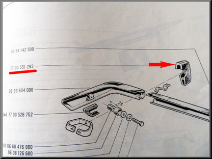 Butoir de pare-chocs arrière droit (deuxième type) – Renault 16 TL, TS (deuxième type) et TX – OEM 7700551292