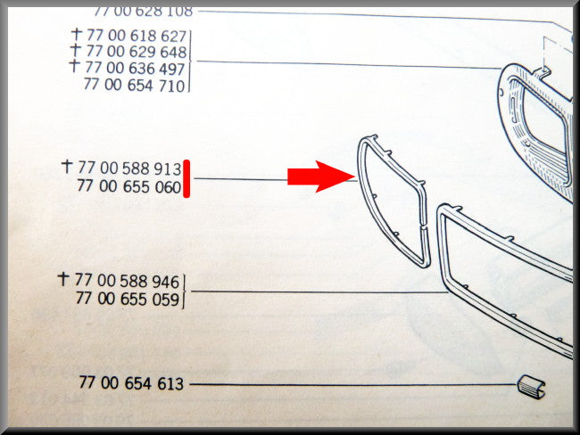 Right headlight rim – Renault 12 – OEM 7700588913