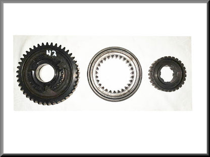 1st gear gear with synchronization hub (42 teeth) – Renault 16 – OEM 7700613725A