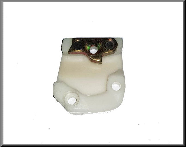 Gâche droite – Renault 16 – OEM 7700503011