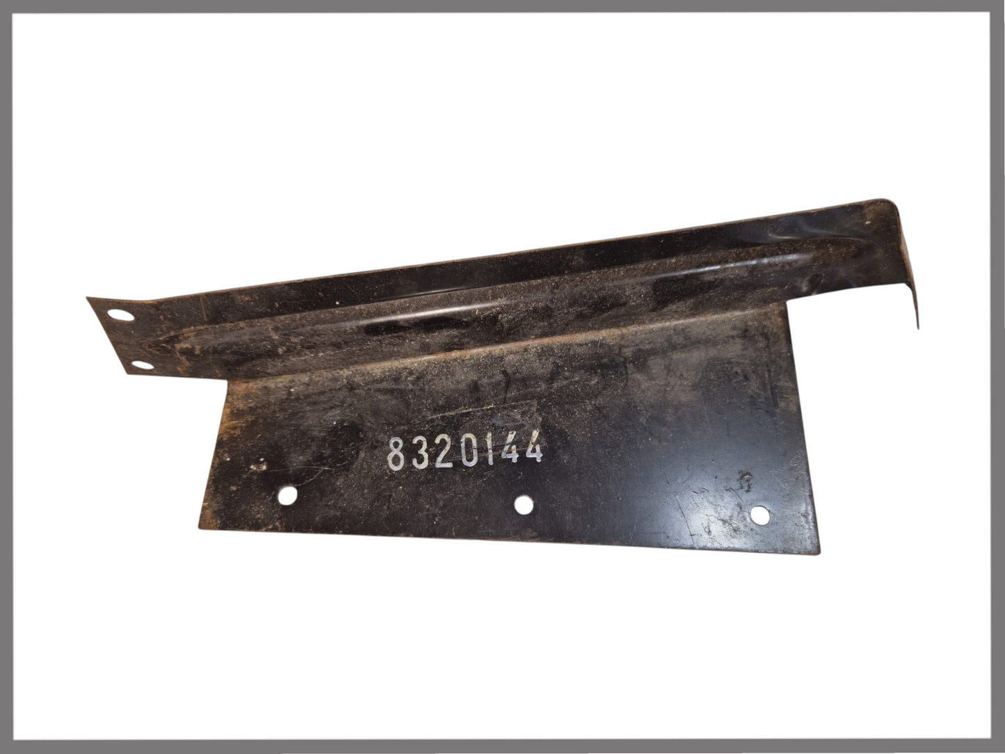Support rear left fender – Renault 8 – OEM 0832014400